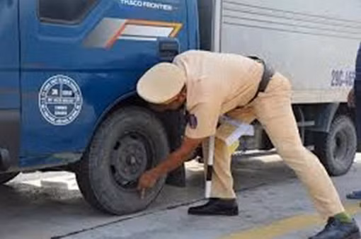 Ngăn xe tải, xe ben đi vào đường cấm gây họa về đêm ảnh 4