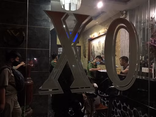 Phát hiện nhóm đối tượng vào quán King Cafe Hotel sử dụng ma túy ảnh 2
