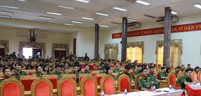 Các đại biểu tham dự hội nghị