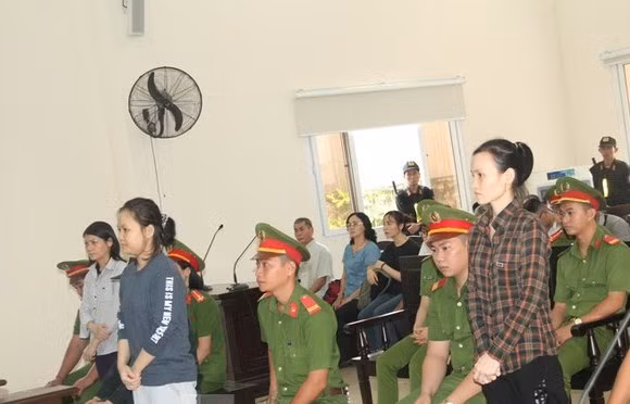 Các bị cáo tại phiên tòa.