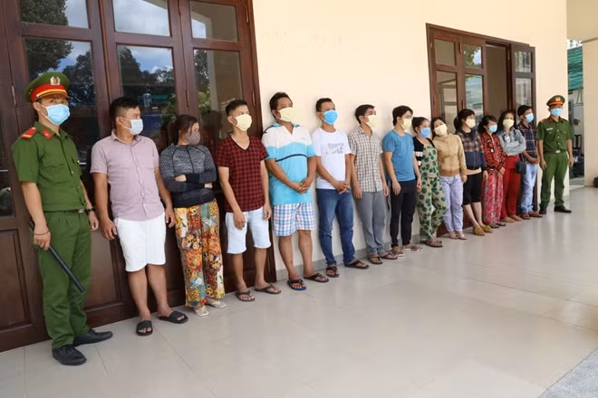 Các đối tượng cùng tang vật