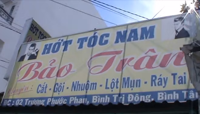 Lực lượng chức năng kiểm tra phát hiện gái mại dâm trong cơ sở hớt tóc