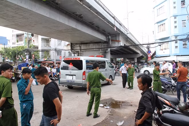 Lực lượng chức năng phong tỏa hiện trường khu vực