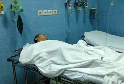 Anh Thuận bị nhóm Đức "Cổ Lễ" chém trọng thương. Anh Thuận bị nhóm Đức "Cổ Lễ" chém trọng thương.