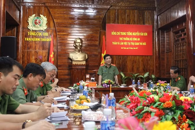 Thứ trưởng Nguyễn Văn Sơn phát biểu tại buổi làm việc.