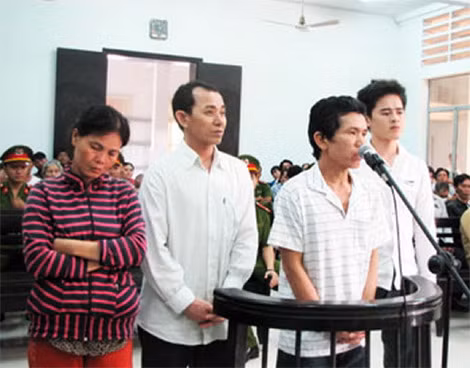 Các bị cáo tại phiên xử sơ thẩm.