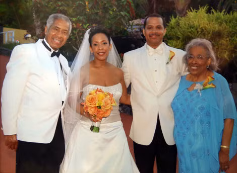 Loretta Lynch cùng chồng là Stephen Hargrove và cha mẹ trong lễ cưới của bà.