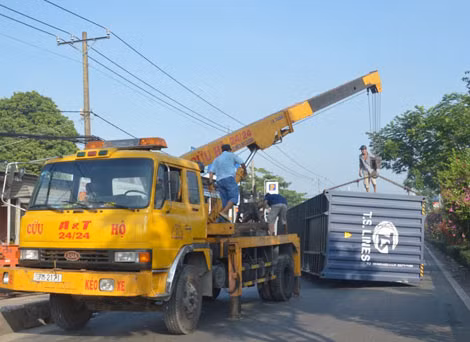 Hiện trường vụ container gây náo loạn