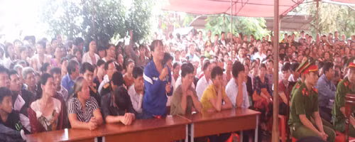 Gia đình bị hại và đông đảo người dân dự phiên tòa. Gia đình bị hại và đông đảo người dân dự phiên tòa.