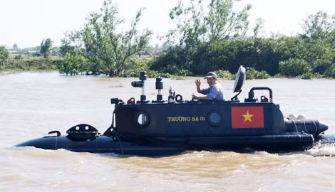 Tàu ngầm Trường Sa trong lần thử nghiệm tại biển Diêm Điền.