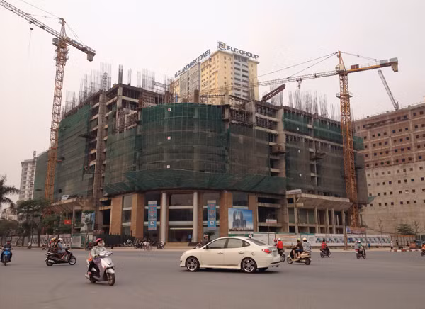 Cả chủ đầu tư lẫn người mua nhà đang chờ đợi những hướng dẫn thực hiện quy định bảo lãnh mua nhà.