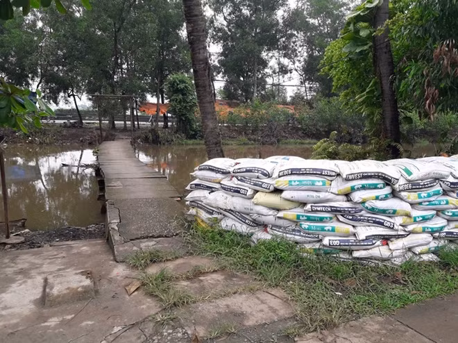 Các bao cát không được xếp liền mạch.