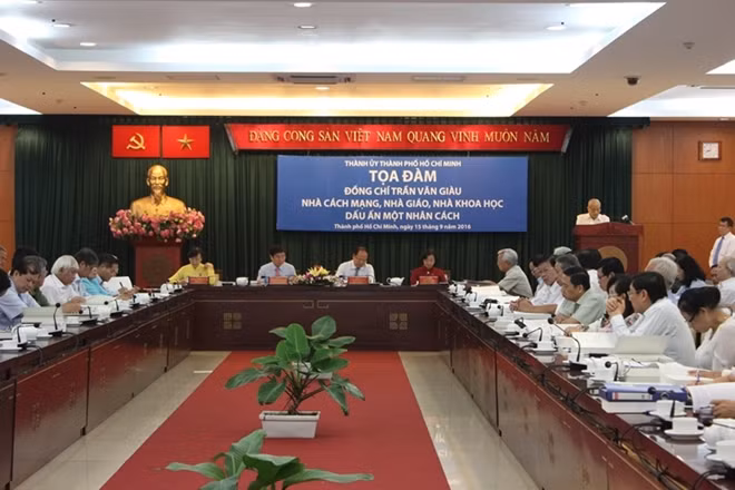 Đã có nhiều tham luận có giá trị đánh giá, khẳng định công lao và đóng góp của Giáo sư Trần Văn Giàu với sự nghiệp cách mạng và khoa học của nước nhà.