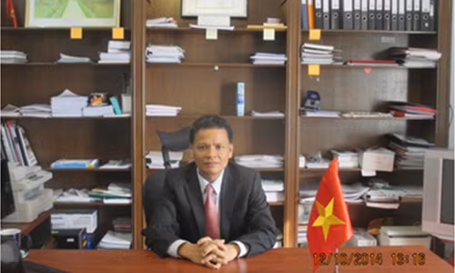 Phó giáo sư, tiến sĩ, Đại sứ Nguyễn Hồng Thao. Ảnh: Vietnamembassy-kuwait