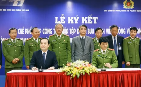 Các đại biểu tại Lễ ký kết Quy chế.