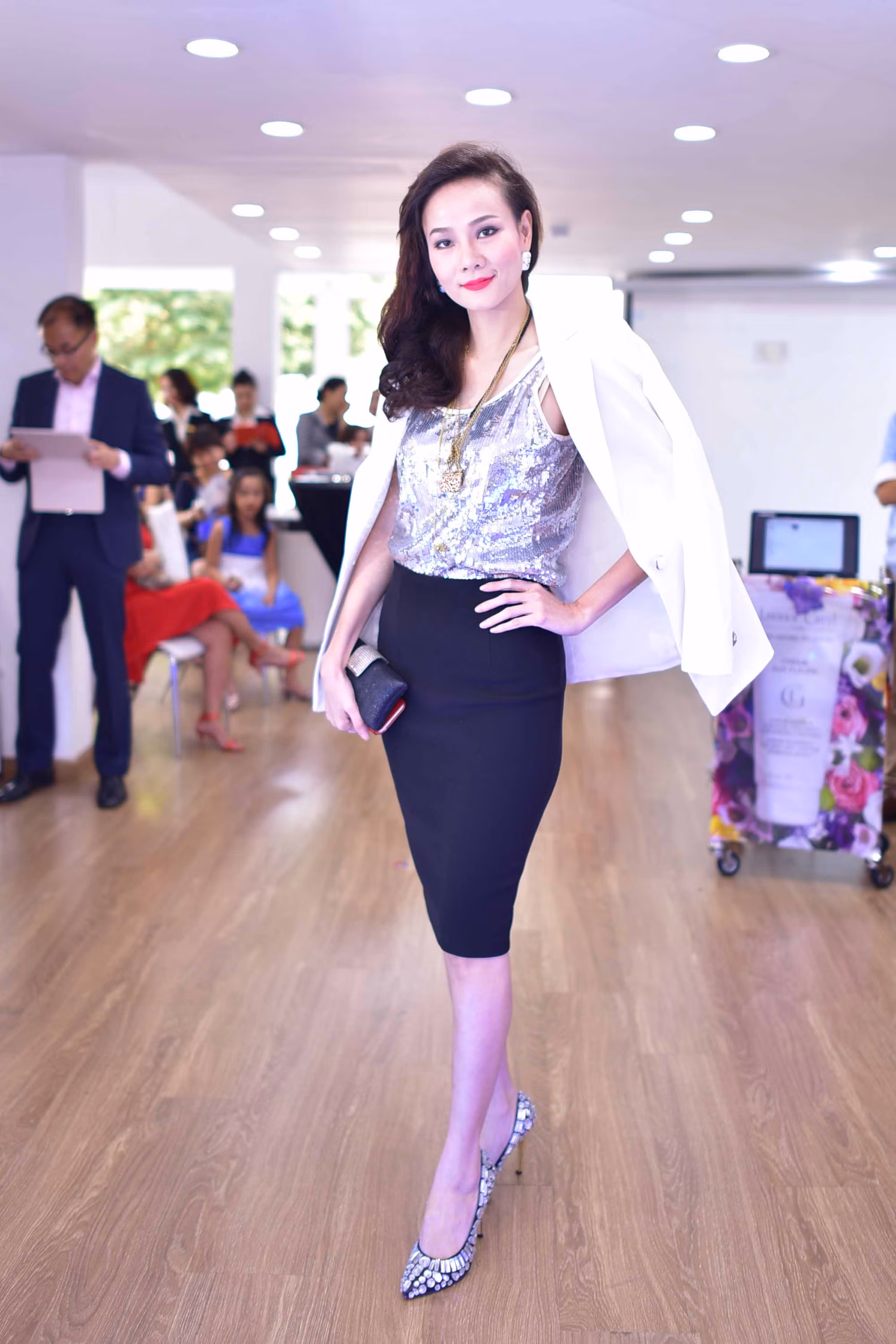 Á hậu Dương Yến Ngọc chia sẻ, chị sẽ thực hiện đúng những bước chăm sóc tóc theo tư vấn của Caroline để có được mái tóc đẹp.