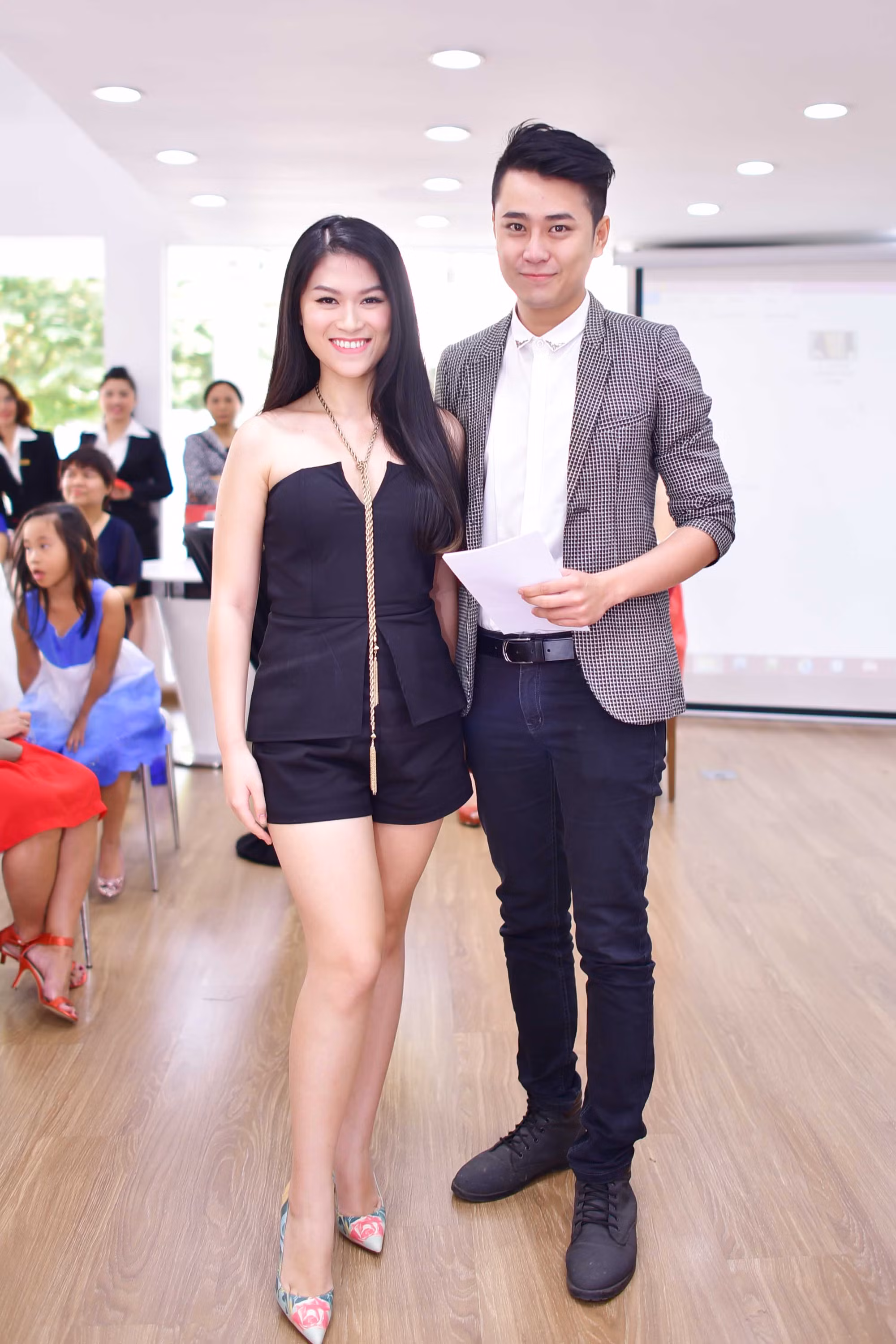 Được biết, trước khi đến Việt Nam, dòng sản phẩm chăm sóc tóc Leonor Greyl được sử dụng thịnh hành và đón nhận ở 40 quốc gia. Thương hiệu này cũng đã tồn tại và phát triển hơn 45 năm.