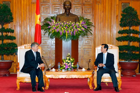 Thủ tướng Nguyễn Tấn Dũng và Đại sứ Liên bang Nga Andrei Kovtun tại buổi tiếp.