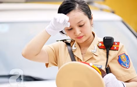 ... và sau giờ đứng chốt.