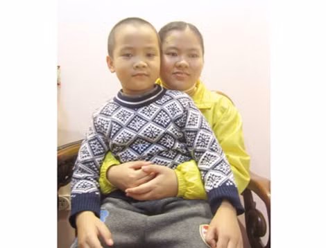 Đỗ Thu Hà và em trai.