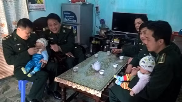 Sau hơn 4 năm đợi chờ, giờ đây gia đình Thiếu uý Dương Nông Trang đã có hai bé trai kháu khỉnh.