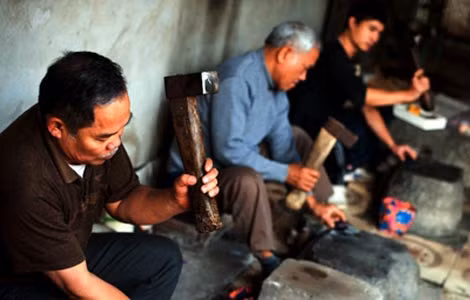 Các nghệ nhân chế tác kỳ linh Ất Mùi. Các nghệ nhân chế tác kỳ linh Ất Mùi.