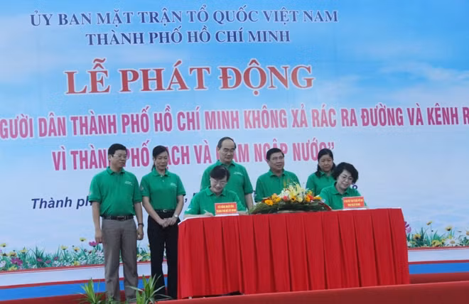 Uỷ ban MTTQ Việt Nam TP Hồ Chí Minh và Hội đồng nhân dân thành phố đã ký kết kế hoạch phối hợp
