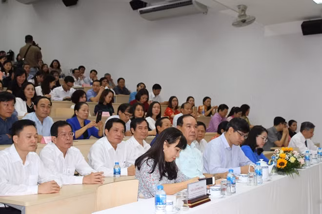Các đại biểu và thí sinh dự Lễ khai mạc Hội thi