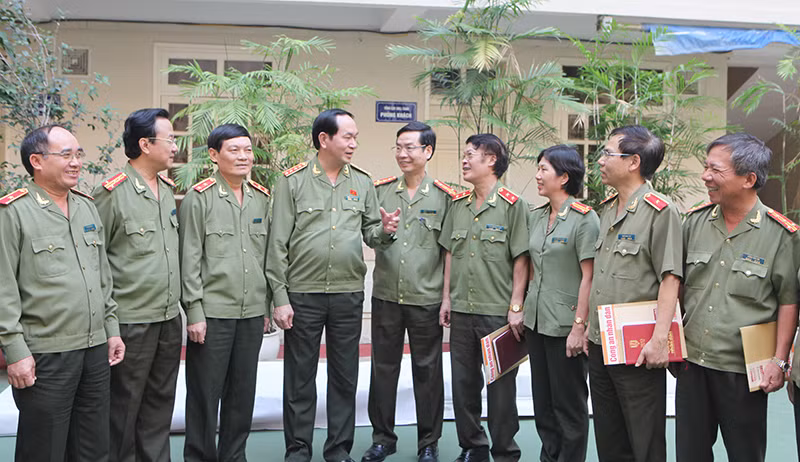 Đại tướng Trần Đại Quang, Ủy viên Bộ Chính trị, Bộ trưởng Bộ Công an cùng đại diện lãnh đạo Tổng cục XDLL – CAND đến thăm, chúc mừng nhân dịp Kỷ niệm 67 năm Báo CAND phát hành số đầu tiên (1/11/2013). Ảnh: Trang Dũng. Đại tướng Trần Đại Quang, Ủy viên Bộ Chính trị, Bộ trưởng Bộ Công an cùng đại diện lãnh đạo Tổng cục XDLL – CAND đến thăm, chúc mừng nhân dịp Kỷ niệm 67 năm Báo CAND phát hành số đầu tiên (1/11/2013). Ảnh: Trang Dũng.