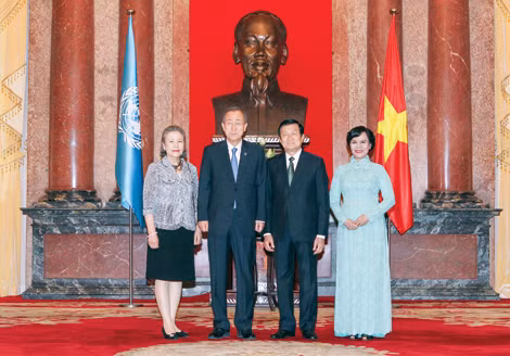 Chủ tịch nước Trương Tấn Sang, Phu nhân và Tổng thư ký Liên Hợp quốc Ban Ki-moon cùng Phu nhân tại Phủ Chủ Tịch. Ảnh: TTXVN.