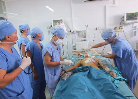 Bệnh viện vệ tinh Đa khoa Khánh Hoà nhận chuyển giao kỹ thuật mổ tim từ bệnh viện hạt nhân Chợ Rẫy. Bệnh viện vệ tinh Đa khoa Khánh Hoà nhận chuyển giao kỹ thuật mổ tim từ bệnh viện hạt nhân Chợ Rẫy.