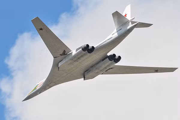 Máy bay ném bom chiến lược Tu-160.