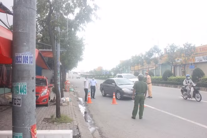 Công an TP Hồ Chí Minh điều chỉnh phương pháp kiểm tra, kiểm soát của các chốt, trạm kiểm soát dịch COVID-19 trong nội ô thành phố.