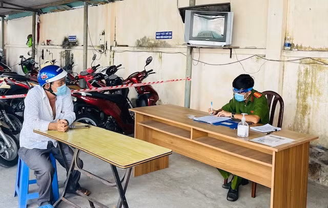 Lập biên bản vi phạm người không chấp hành các quy định phòng, chống dịch.