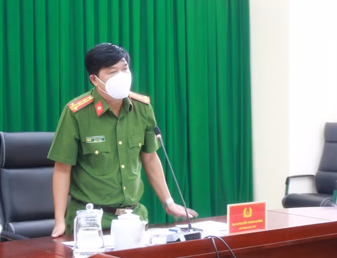 Đại tá Nguyễn Thanh Hưởng phát biểu tại hội nghị.