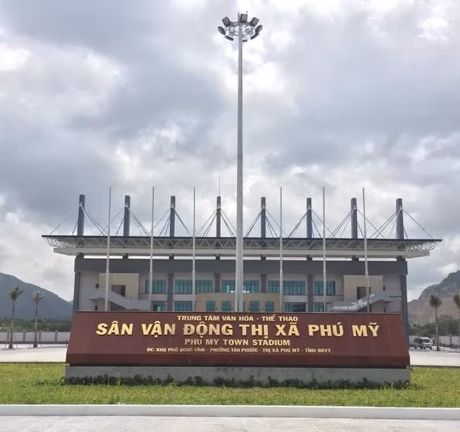 Một bệnh viện điều trị bệnh nhân COVID-19 sẽ được đặt tại sân vận động thị xã Phú Mỹ - quy mô 80 giường bệnh.