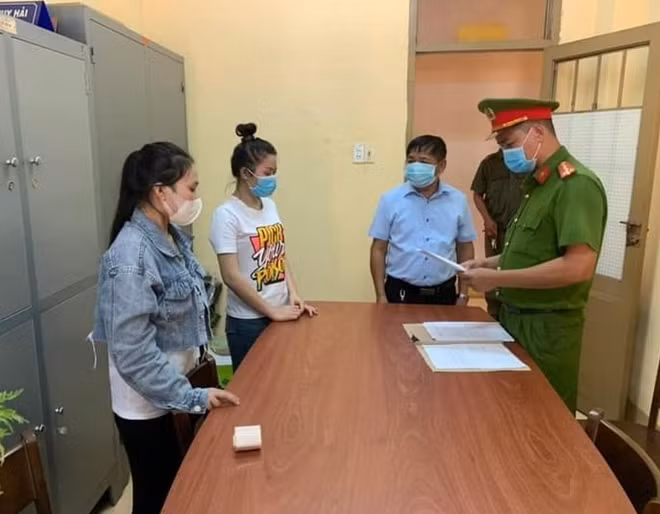 Hai chị em ruột H.Đ.X.T và H.Đ.X.Th bị bắt tạm giam về hành vi “Tàng trữ trái phép chất ma túy”.