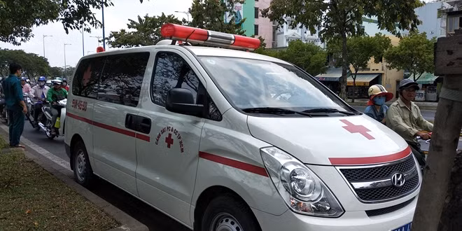 Xe cứu hộ xuống hiện trường