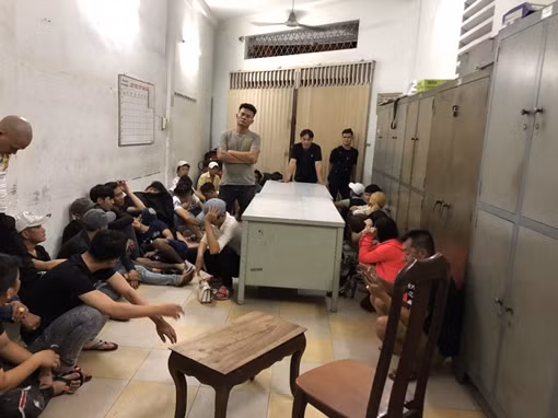 Lại phát hiện “dân bay” phê ma túy trong vũ trường Đông Kinh