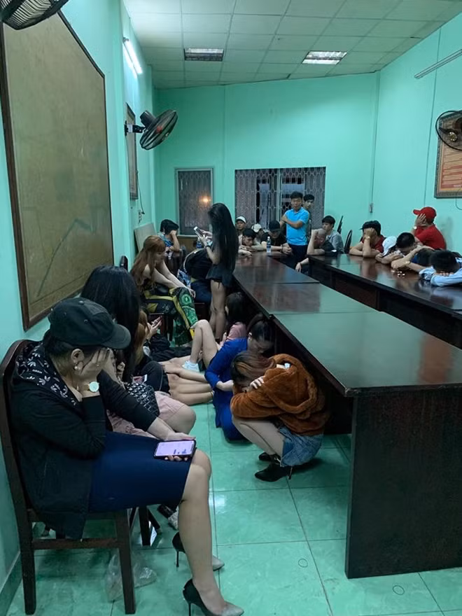 46 người được đưa về kiểm tra ma túy, phát hiện 12 người dương tính với ma túy