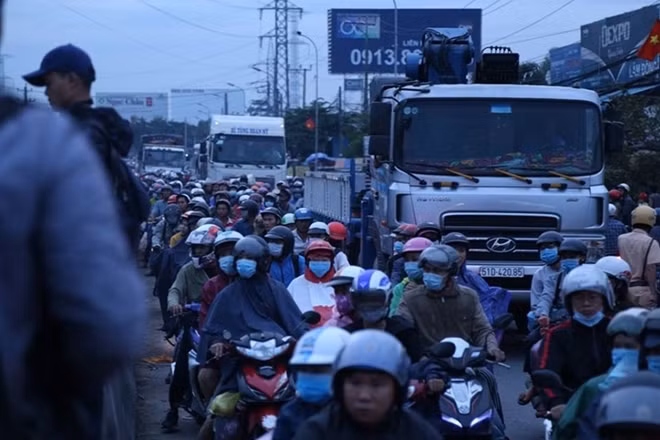 Giao thông qua khu vực này bị ùn ứ