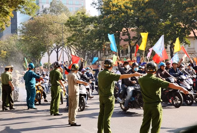 Càng đối tượng ngày một quá khích, quậy phá và chống lại người thi hành công vụ