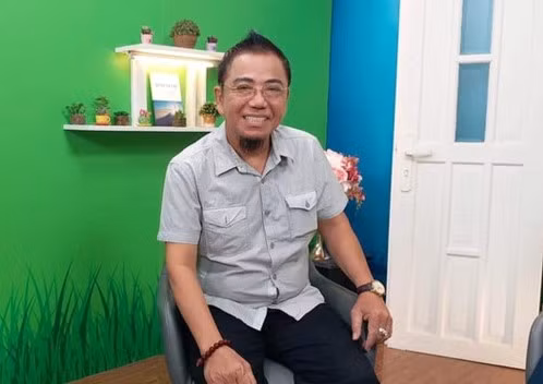Nghệ sĩ Hồng Tơ