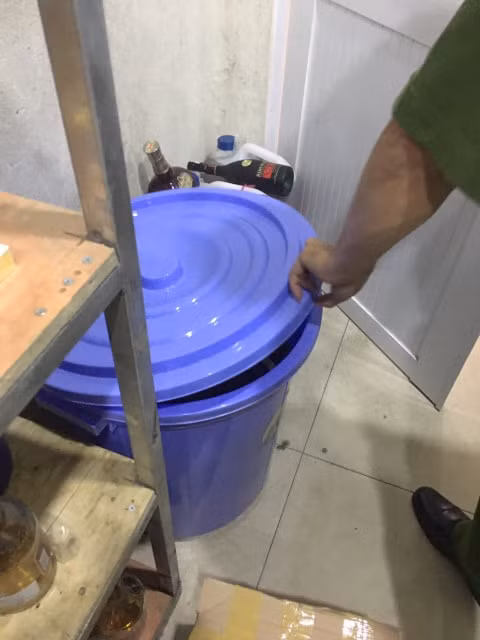 Rượu "ngoại" được sản xuất tại chỗ