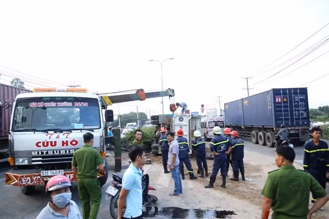 Một nạn nhân bị xe ben đè tử vong