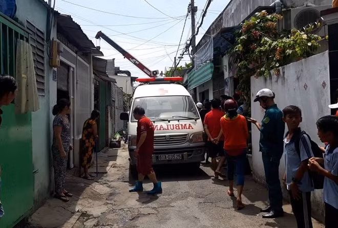 Xe cứu thương được đưa đến hiện trường