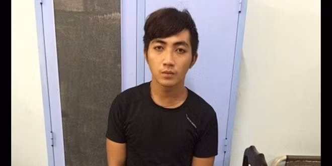 Hùng tại cơ quan điều tra