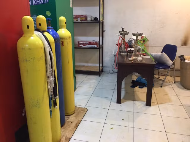 Bình khí để bơm "bóng cười"