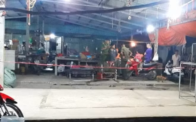 Công an khám nghiệm hiện trường để làm rõ nguyên nhân
