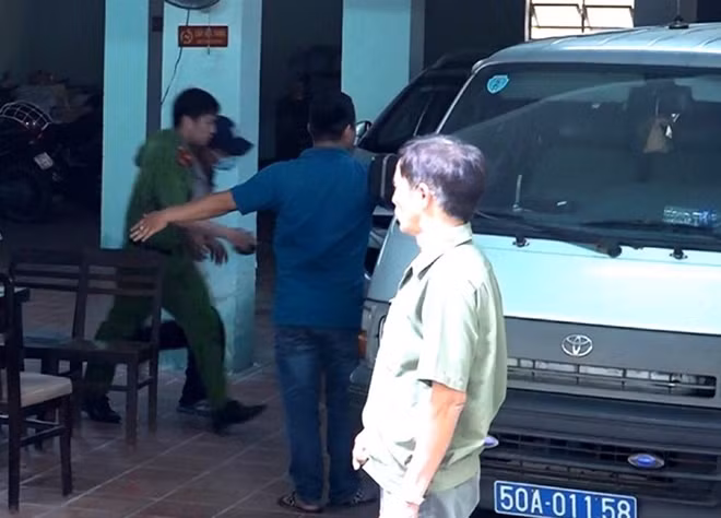 Ông Nam được đưa về nơi làm việc